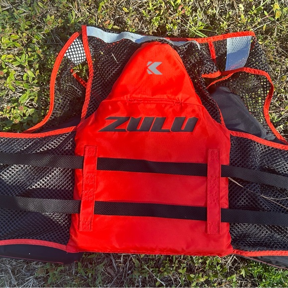 Life jackets - Picture 2 of 4